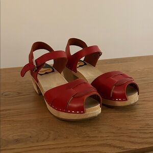 Sweadish Hasbeens Red Leather Peep-Toe Clog Sandals Size 39 EUC